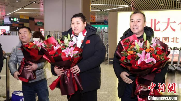 世锦赛勇夺三金并刷新纪录的举重冠军李闫大赛