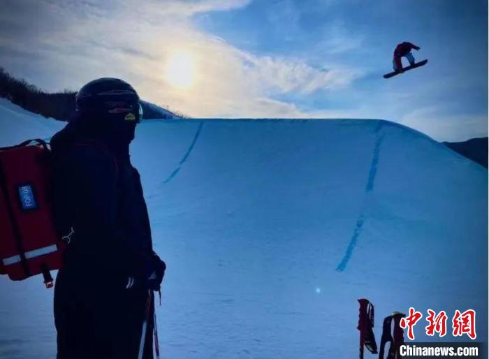 十四冬滑雪医生4分钟抵达赛道守护安全