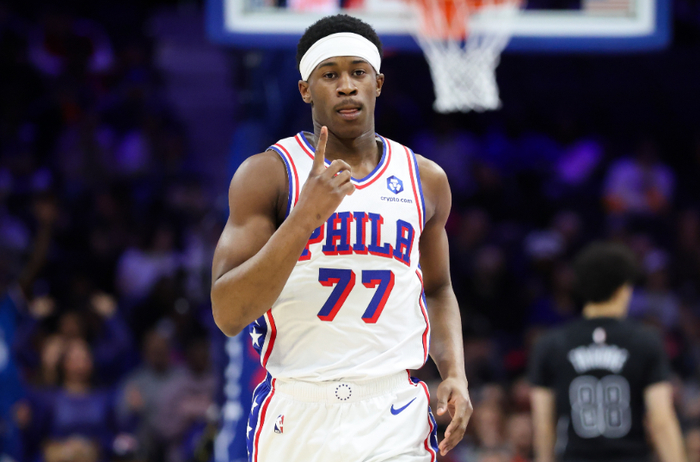 76人三巨头缺阵 埃奇库姆扛起球队攻防大旗