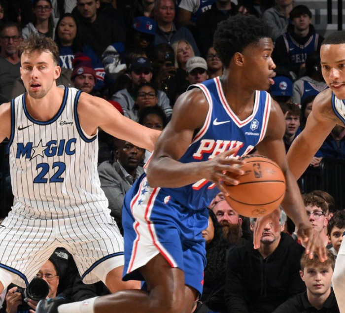 76人三巨头缺阵 埃奇库姆扛起球队攻防大旗