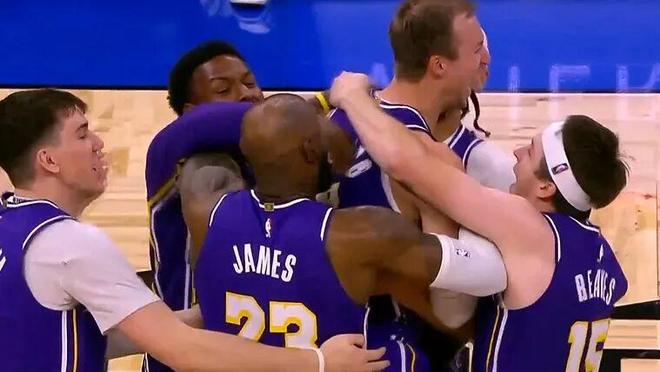 肯纳德绝杀三分助湖人逆转魔术 詹姆斯防守关键