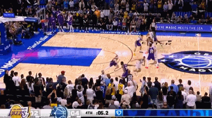 肯纳德绝杀三分助湖人逆转魔术 詹姆斯防守关键