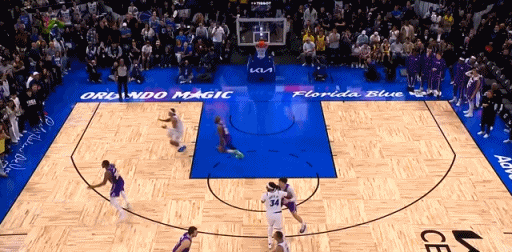 肯纳德绝杀三分助湖人逆转魔术 詹姆斯防守关键