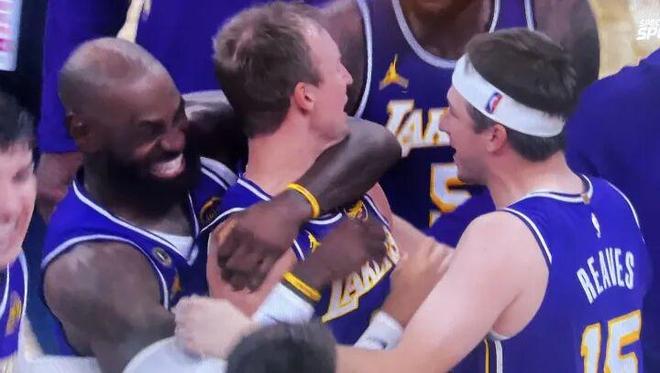 肯纳德绝杀三分助湖人逆转魔术 詹姆斯防守关键