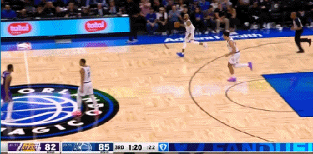 肯纳德绝杀三分助湖人逆转魔术 詹姆斯防守关键