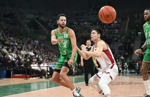 辽宁男篮签下NCAA最佳大前锋补强内线