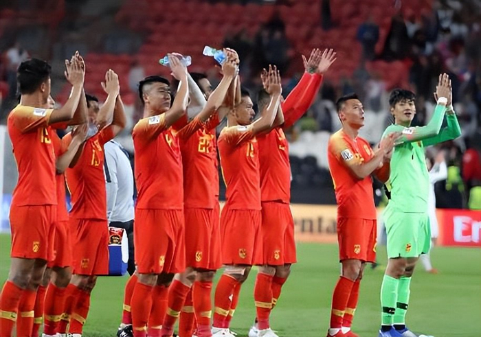 郑智执教青岛西海岸遭遇挑战 年轻球员表现低迷